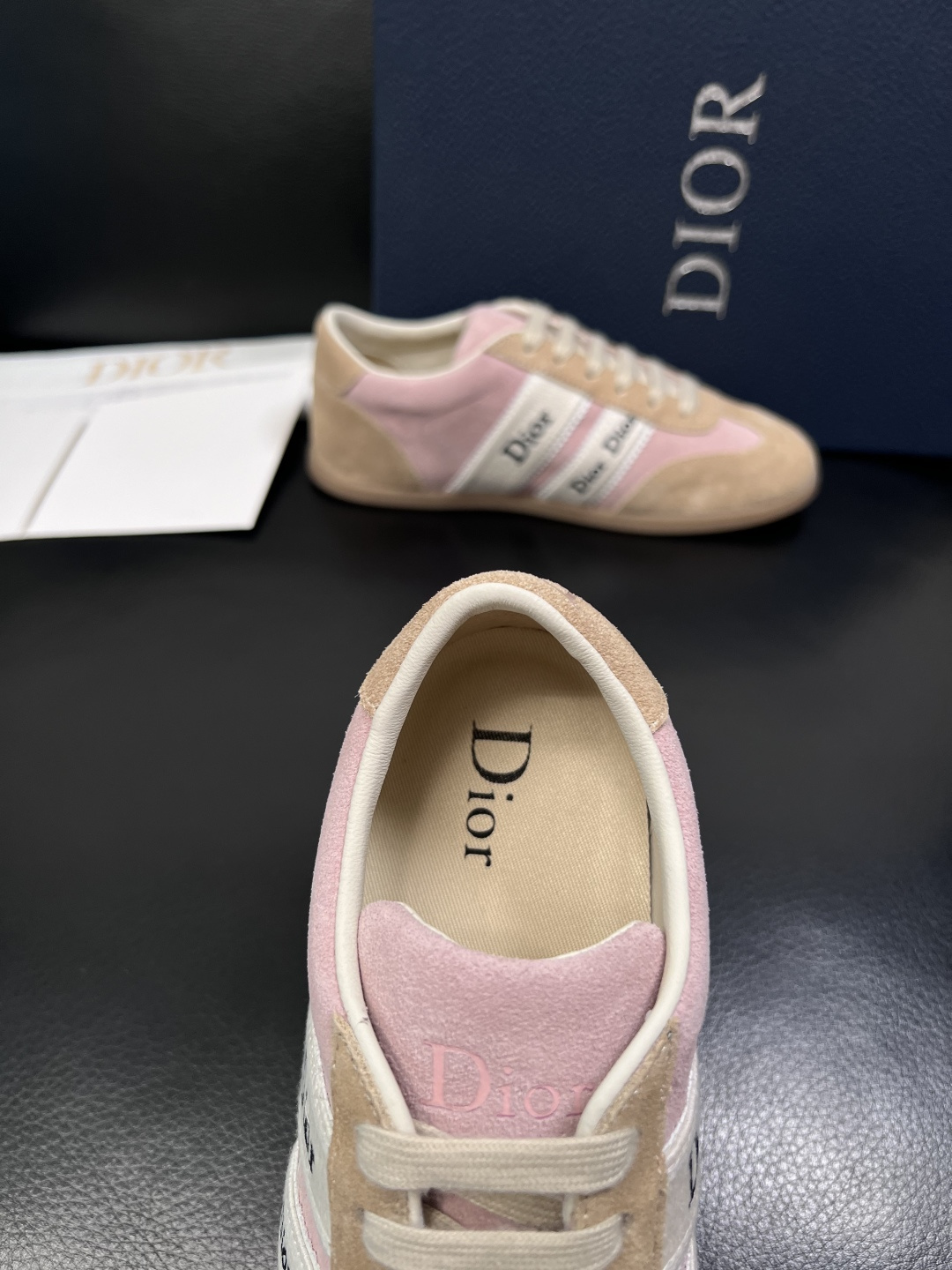 Dior 顶级工艺品 迪奥  专柜同步 原厂配置，意大利进口原版牛皮面料，透气舒适进口水染牛里垫，鞋底：