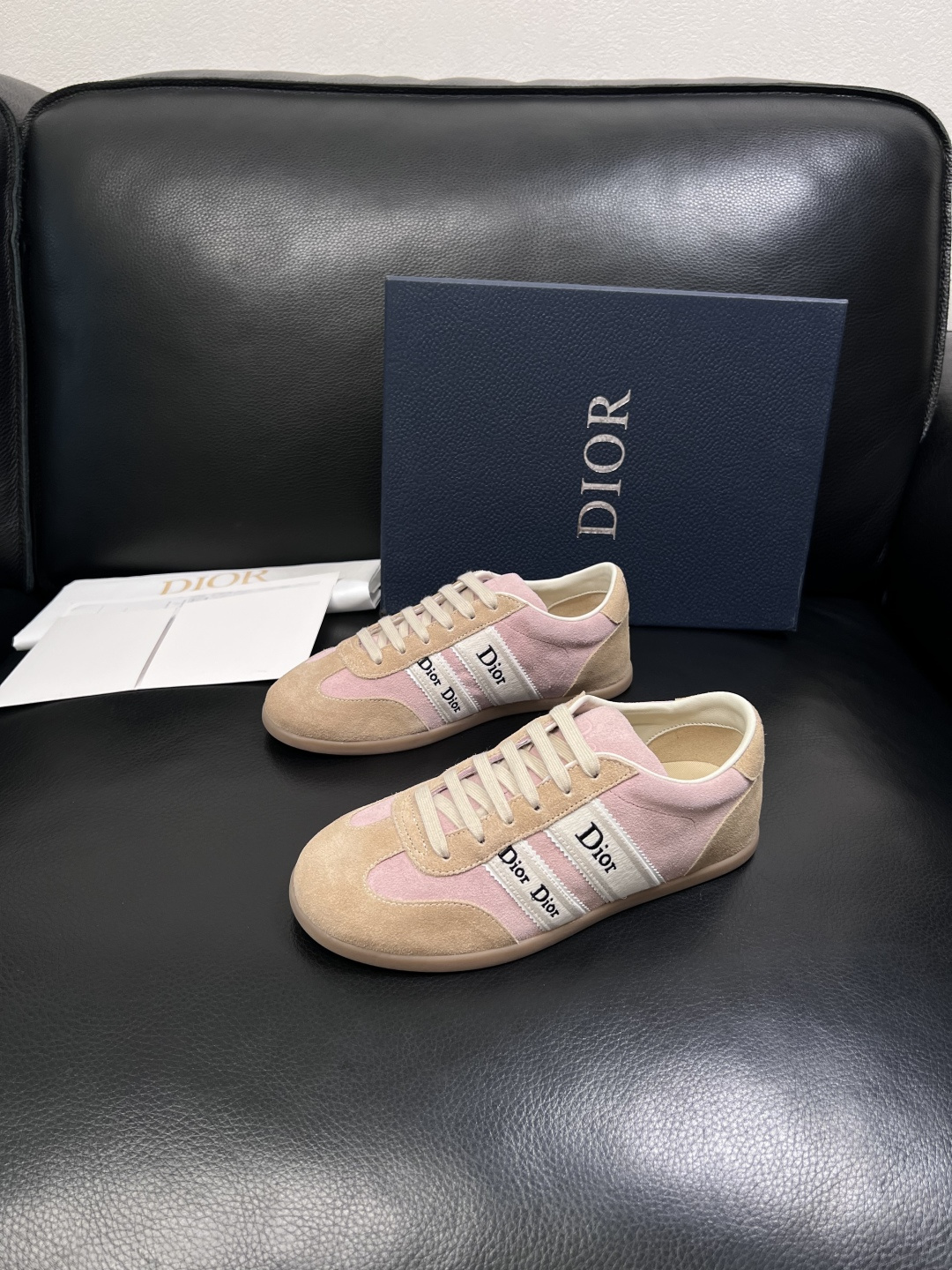 Dior 顶级工艺品 迪奥  专柜同步 原厂配置，意大利进口原版牛皮面料，透气舒适进口水染牛里垫，鞋底：
