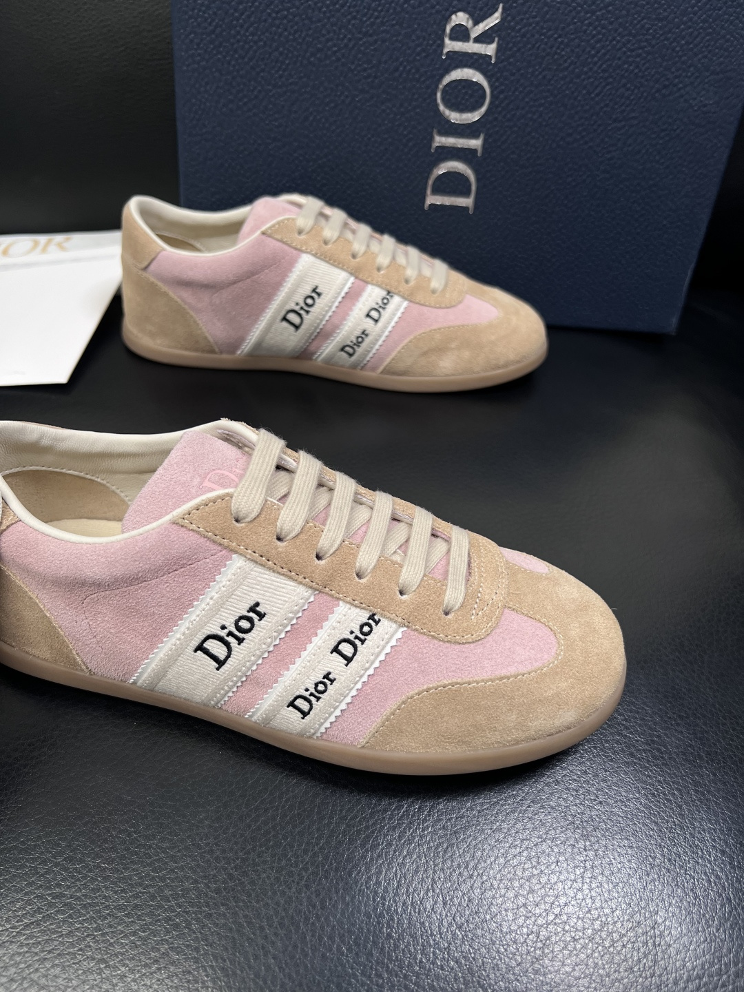 Dior 顶级工艺品 迪奥  专柜同步 原厂配置，意大利进口原版牛皮面料，透气舒适进口水染牛里垫，鞋底：