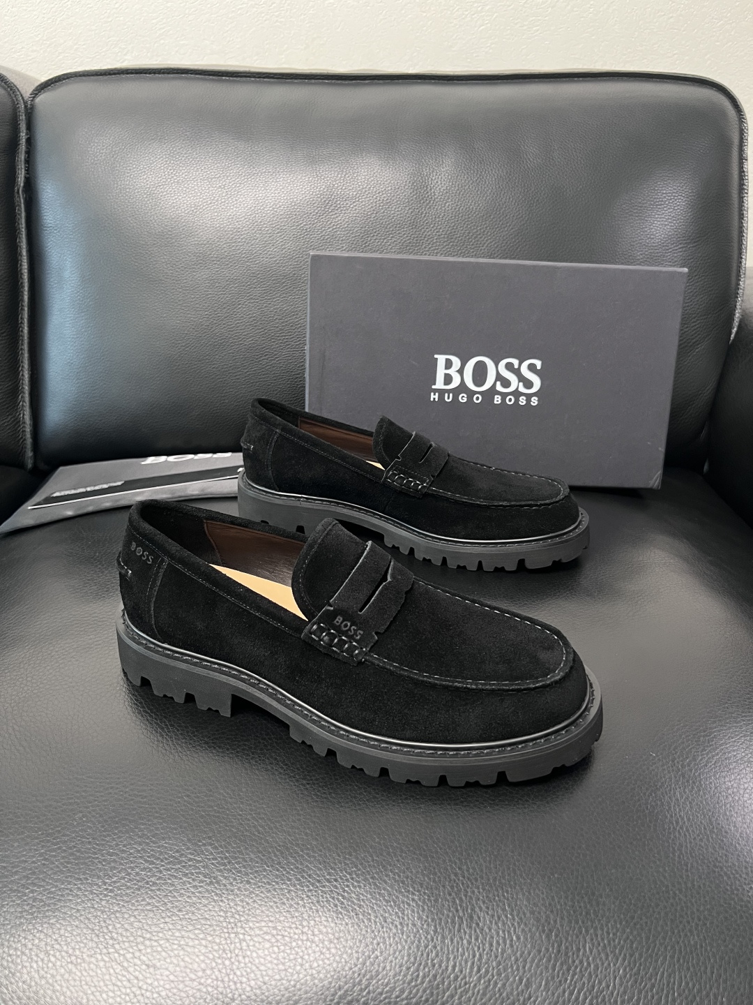 BOSS  高品质 顶级工艺品  博斯  专柜同步原厂配置，意大利进口牛皮面料牛内里垫，高品质拼接复杂工