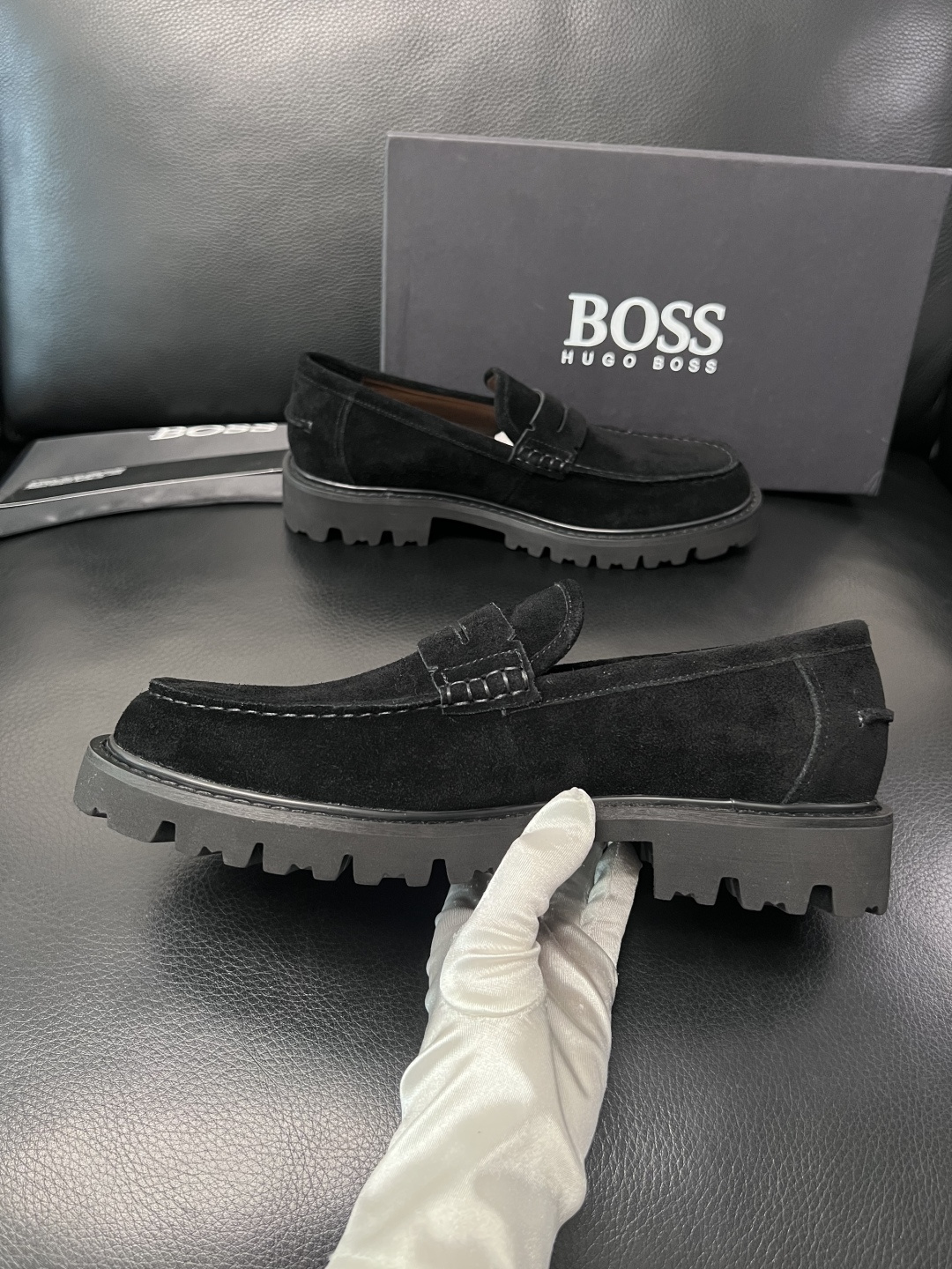 BOSS  高品质 顶级工艺品  博斯  专柜同步原厂配置，意大利进口牛皮面料牛内里垫，高品质拼接复杂工
