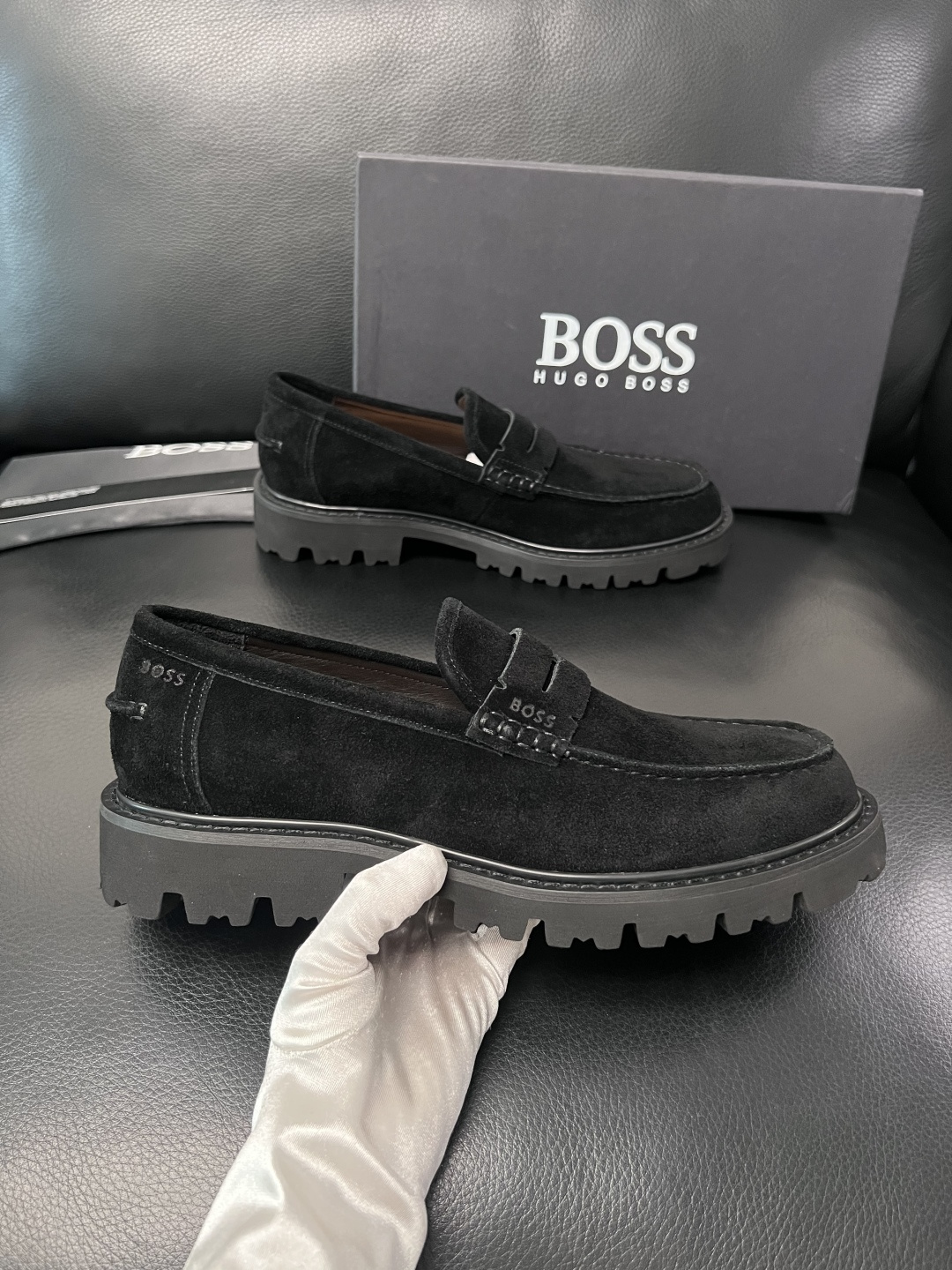 BOSS  高品质 顶级工艺品  博斯  专柜同步原厂配置，意大利进口牛皮面料牛内里垫，高品质拼接复杂工