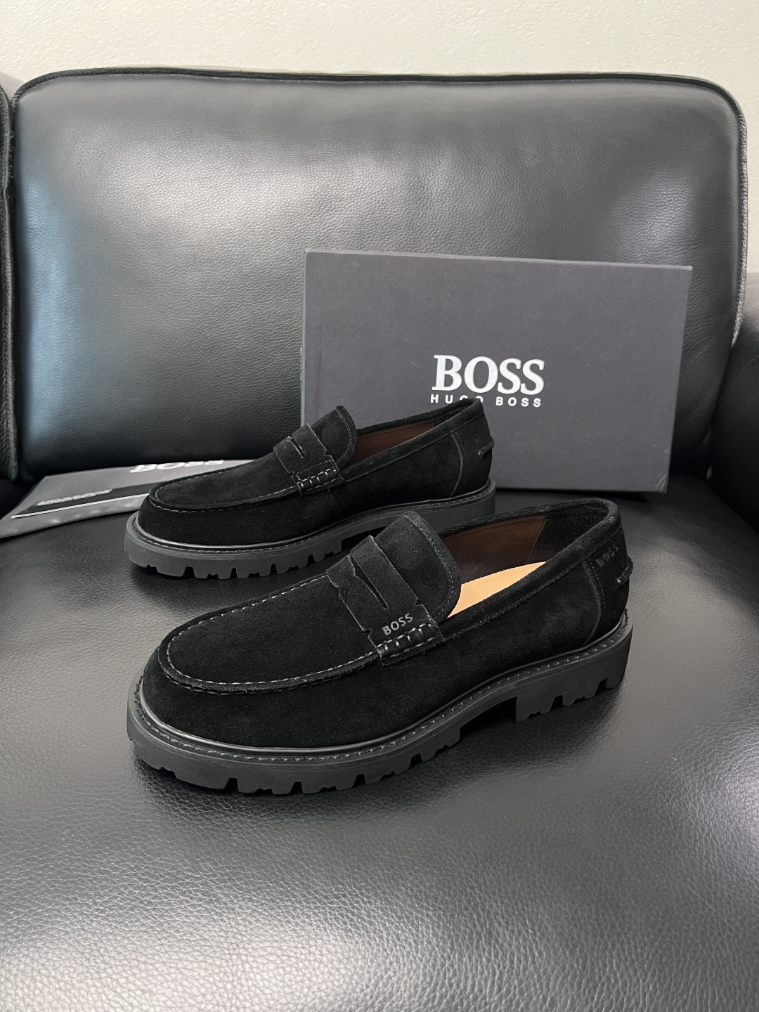 BOSS  高品质 顶级工艺品  博斯  专柜同步原厂配置，意大利进口牛皮面料牛内里垫，高品质拼接复杂工