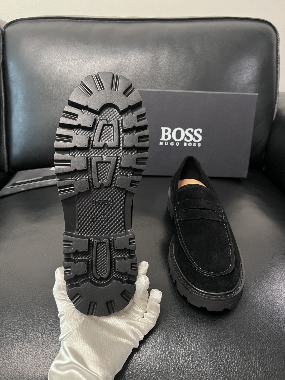 BOSS  高品质 顶级工艺品  博斯  专柜同步原厂配置，意大利进口牛皮面料牛内里垫，高品质拼接复杂工