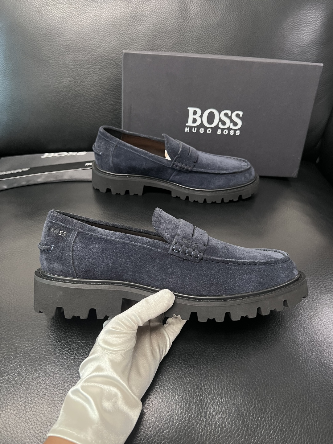 BOSS  高品质 顶级工艺品  博斯  专柜同步原厂配置，意大利进口牛皮面料牛内里垫，高品质拼接复杂工
