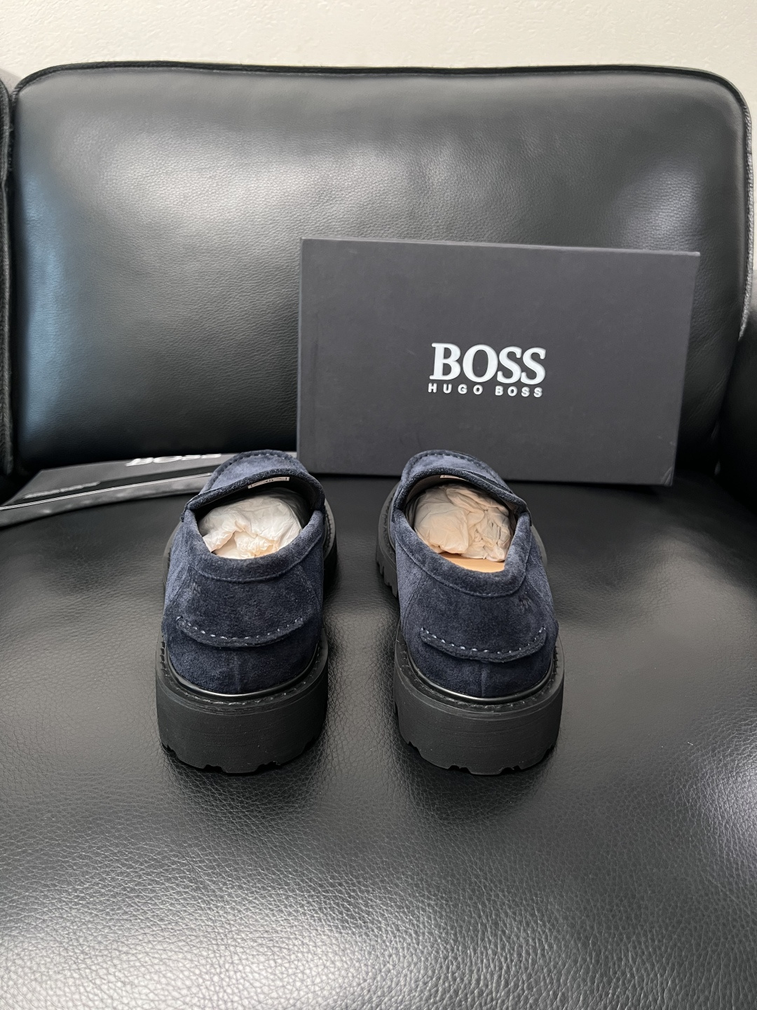 BOSS  高品质 顶级工艺品  博斯  专柜同步原厂配置，意大利进口牛皮面料牛内里垫，高品质拼接复杂工