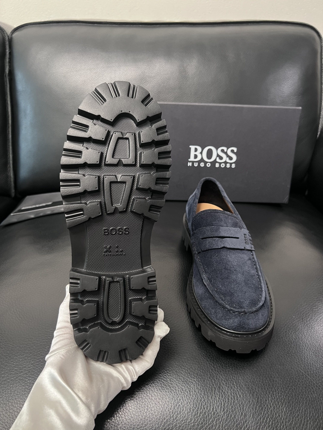 BOSS  高品质 顶级工艺品  博斯  专柜同步原厂配置，意大利进口牛皮面料牛内里垫，高品质拼接复杂工