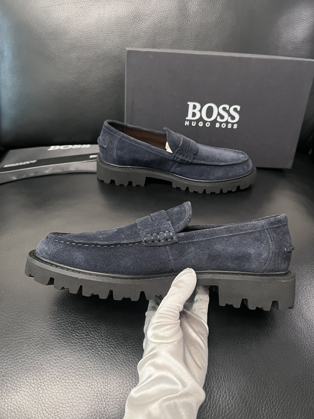 BOSS  高品质 顶级工艺品  博斯  专柜同步原厂配置，意大利进口牛皮面料牛内里垫，高品质拼接复杂工