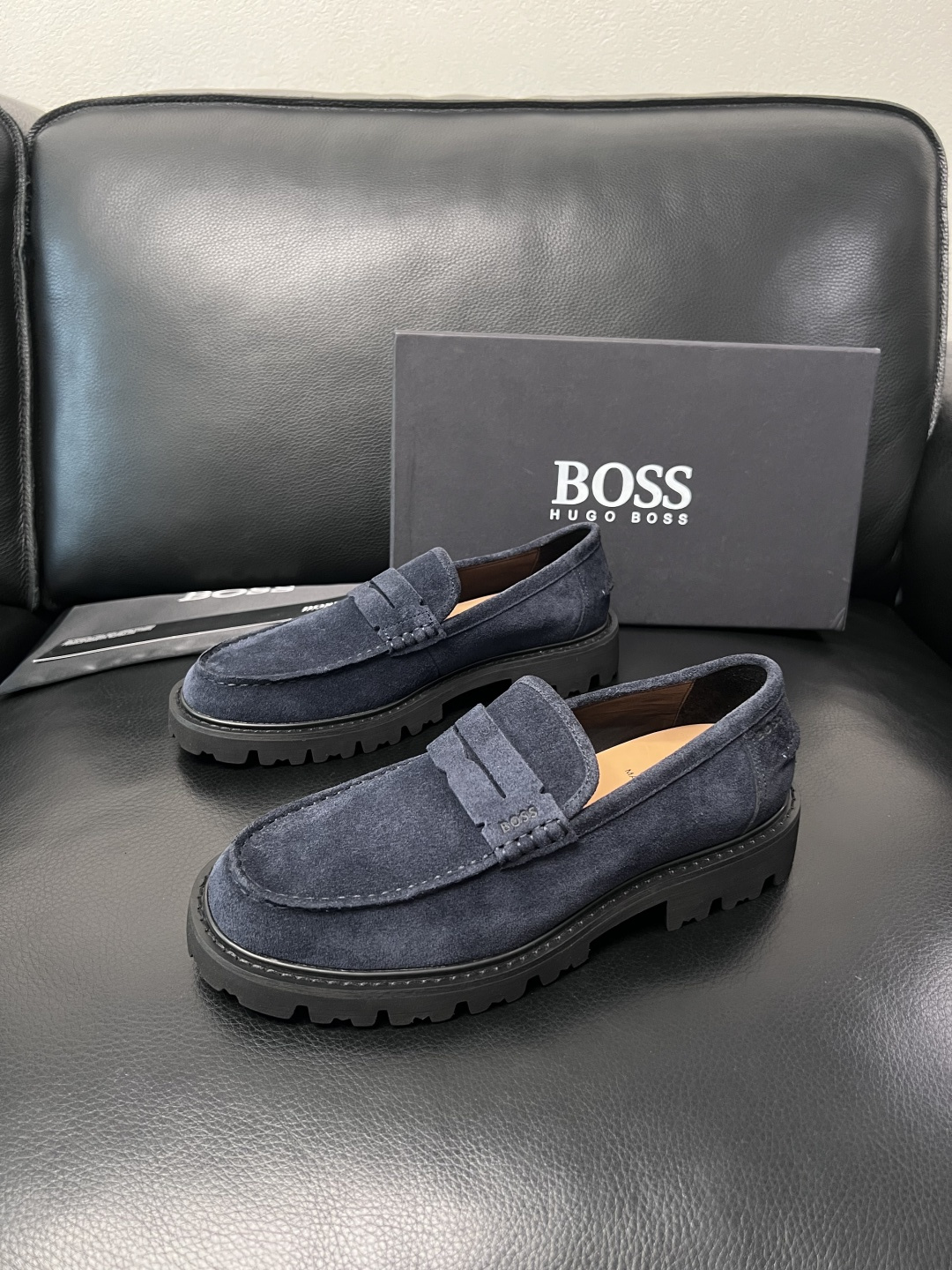 BOSS  高品质 顶级工艺品  博斯  专柜同步原厂配置，意大利进口牛皮面料牛内里垫，高品质拼接复杂工