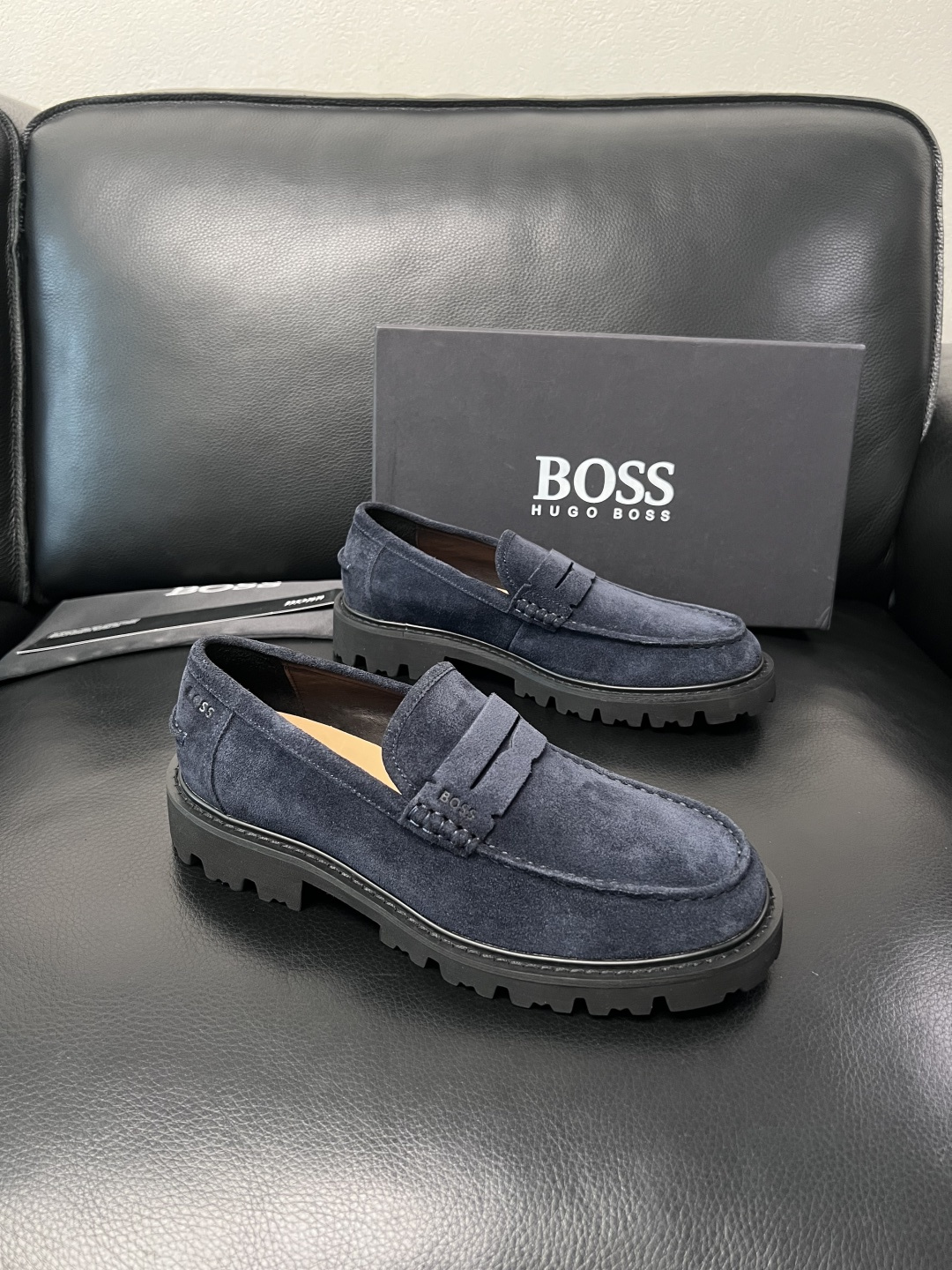 BOSS  高品质 顶级工艺品  博斯  专柜同步原厂配置，意大利进口牛皮面料牛内里垫，高品质拼接复杂工