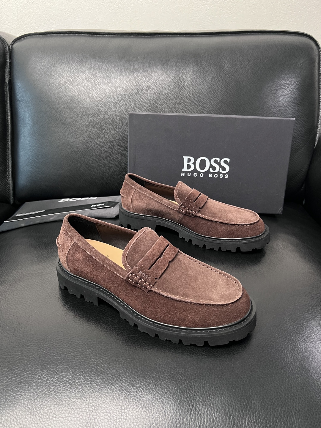 BOSS  高品质 顶级工艺品  博斯  专柜同步原厂配置，意大利进口牛皮面料牛内里垫，高品质拼接复杂工