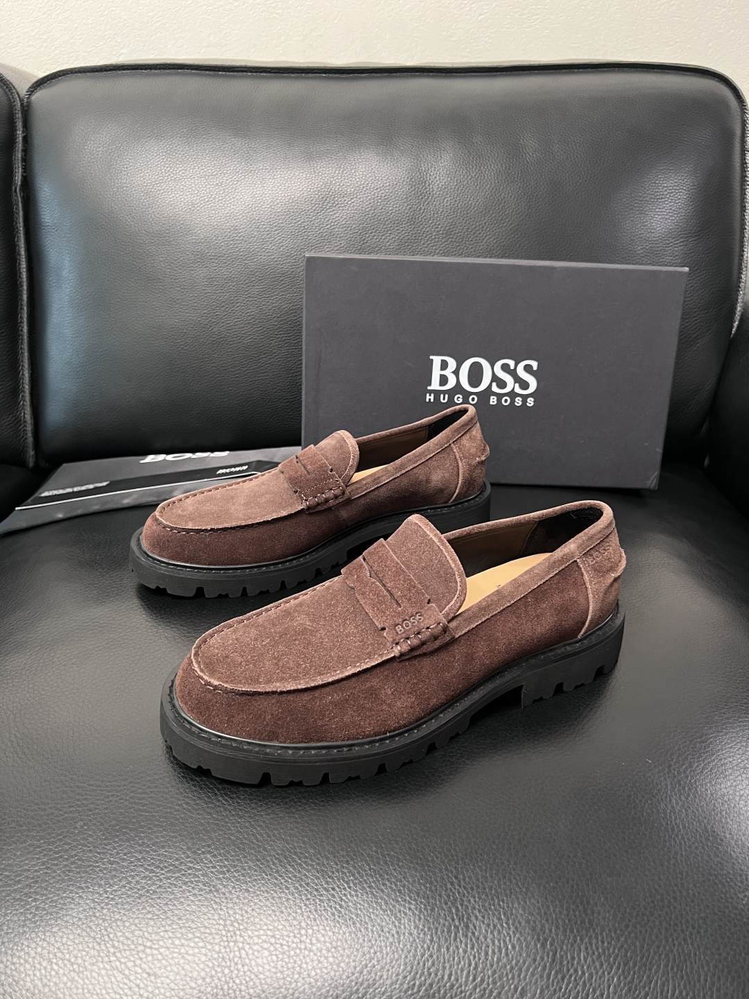 BOSS  高品质 顶级工艺品  博斯  专柜同步原厂配置，意大利进口牛皮面料牛内里垫，高品质拼接复杂工