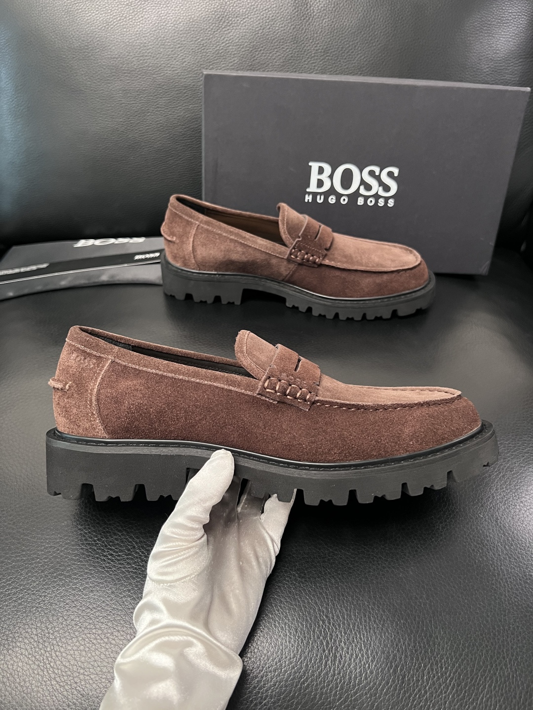 BOSS  高品质 顶级工艺品  博斯  专柜同步原厂配置，意大利进口牛皮面料牛内里垫，高品质拼接复杂工