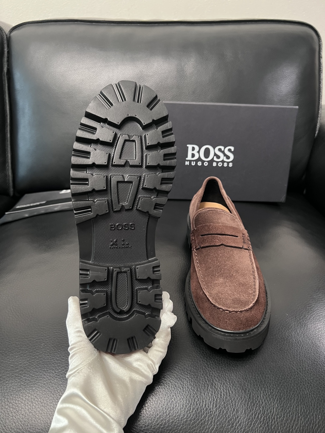 BOSS  高品质 顶级工艺品  博斯  专柜同步原厂配置，意大利进口牛皮面料牛内里垫，高品质拼接复杂工