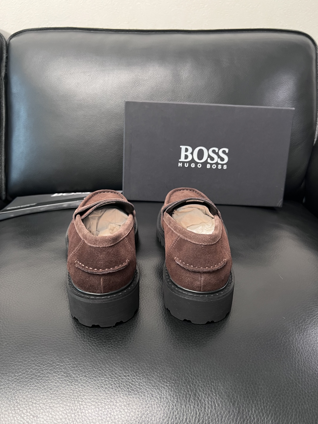 BOSS  高品质 顶级工艺品  博斯  专柜同步原厂配置，意大利进口牛皮面料牛内里垫，高品质拼接复杂工