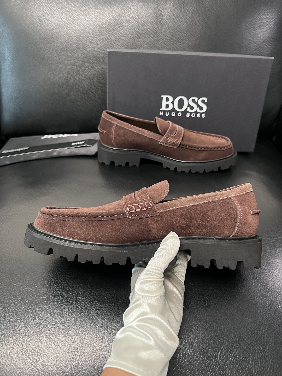 BOSS  高品质 顶级工艺品  博斯  专柜同步原厂配置，意大利进口牛皮面料牛内里垫，高品质拼接复杂工