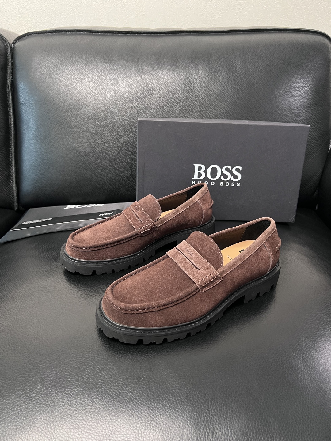 BOSS  高品质 顶级工艺品  博斯  专柜同步原厂配置，意大利进口牛皮面料牛内里垫，高品质拼接复杂工