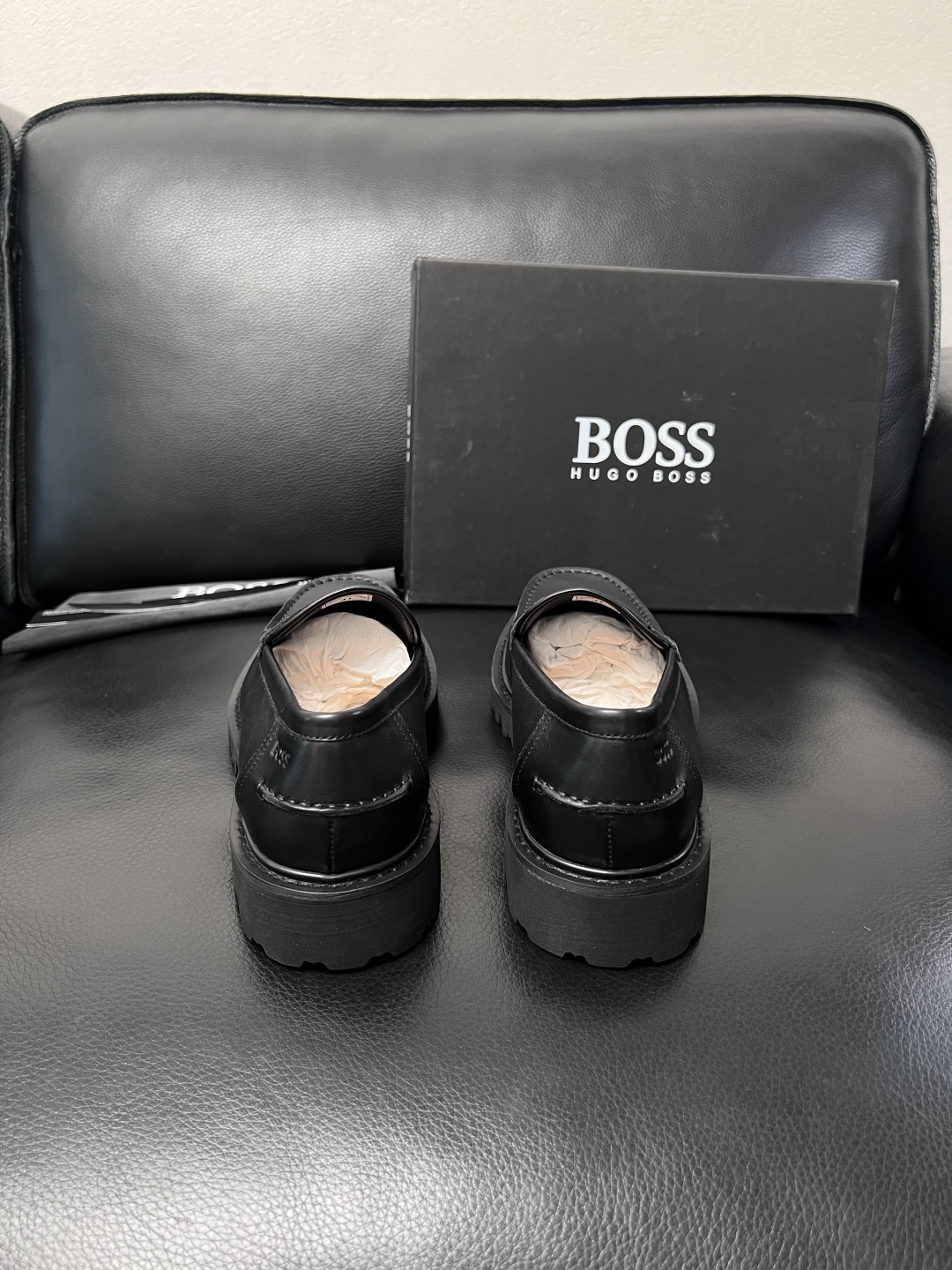 BOSS  高品质 顶级工艺品  博斯  专柜同步原厂配置，意大利进口牛皮面料牛内里垫，高品质拼接复杂工