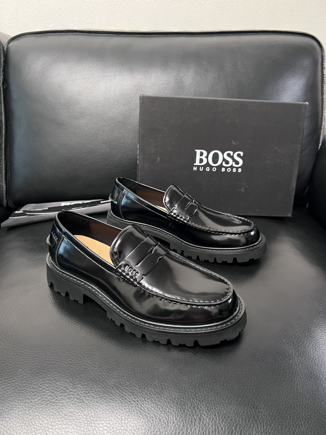NO:831141,BOSS high-quality top handicrafts BOSS counters are equipped with original factory configurations, cowhide fabric lining imported from Italy, high-quality splicing and complex craftsmanship, breathable and comfortable. The soles are specially provided by the original factory and are super comfortable. Original factory and single goods, welcome to compare, code number 39-44 (customized 45 46),,cowhide19860909BOSS 高品质 顶级工艺品 博斯 专柜同步原厂配置,意大利进口牛皮面料牛内里垫,高品质拼接复杂工艺,透气舒适 鞋底原厂特供原版底超级舒适,原厂跟单货,欢迎对比,码数 39-44(订做 45 46 ),,cowhide,Men's shoes