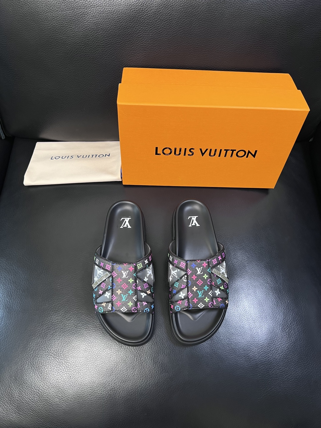 Lv  高品质  顶级工艺品  路易威登，拖鞋  专柜同步原厂配置，鞋面意大利进口，高品质拼接缤纷色彩复