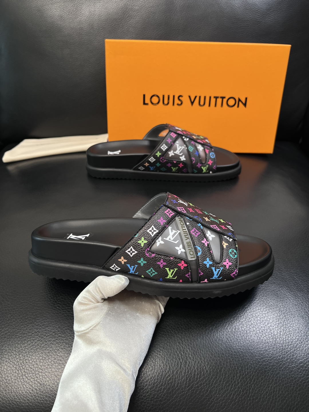 Lv  高品质  顶级工艺品  路易威登，拖鞋  专柜同步原厂配置，鞋面意大利进口，高品质拼接缤纷色彩复