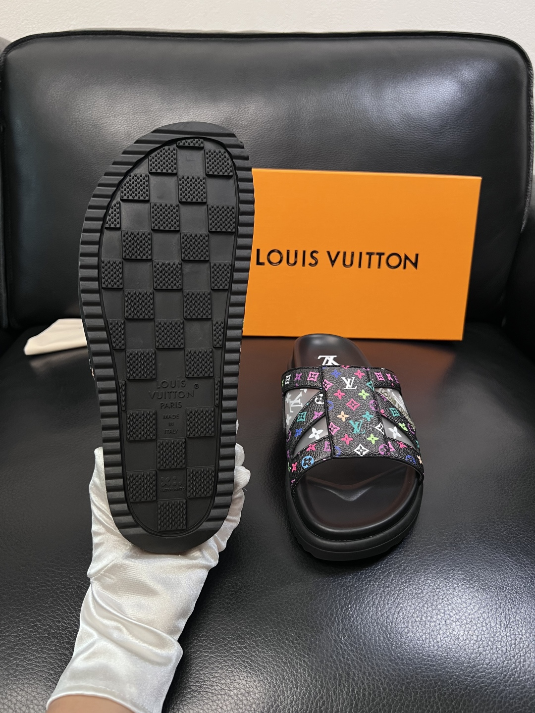 Lv  高品质  顶级工艺品  路易威登，拖鞋  专柜同步原厂配置，鞋面意大利进口，高品质拼接缤纷色彩复