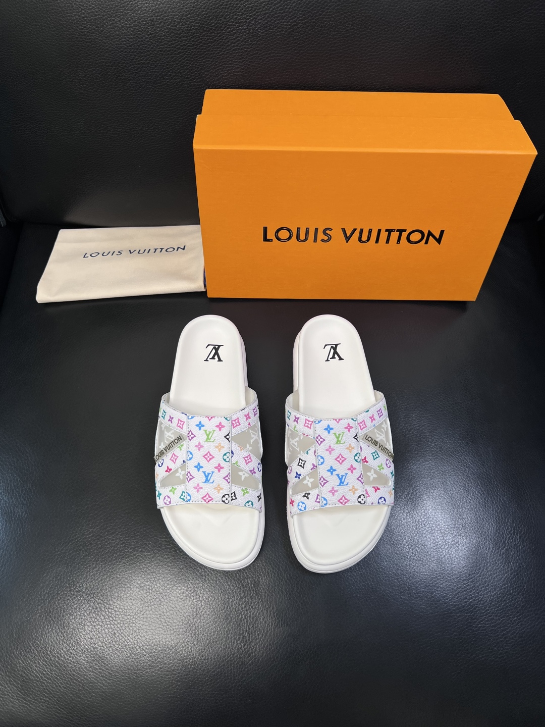 Lv  高品质  顶级工艺品  路易威登，拖鞋  专柜同步原厂配置，鞋面意大利进口，高品质拼接缤纷色彩复
