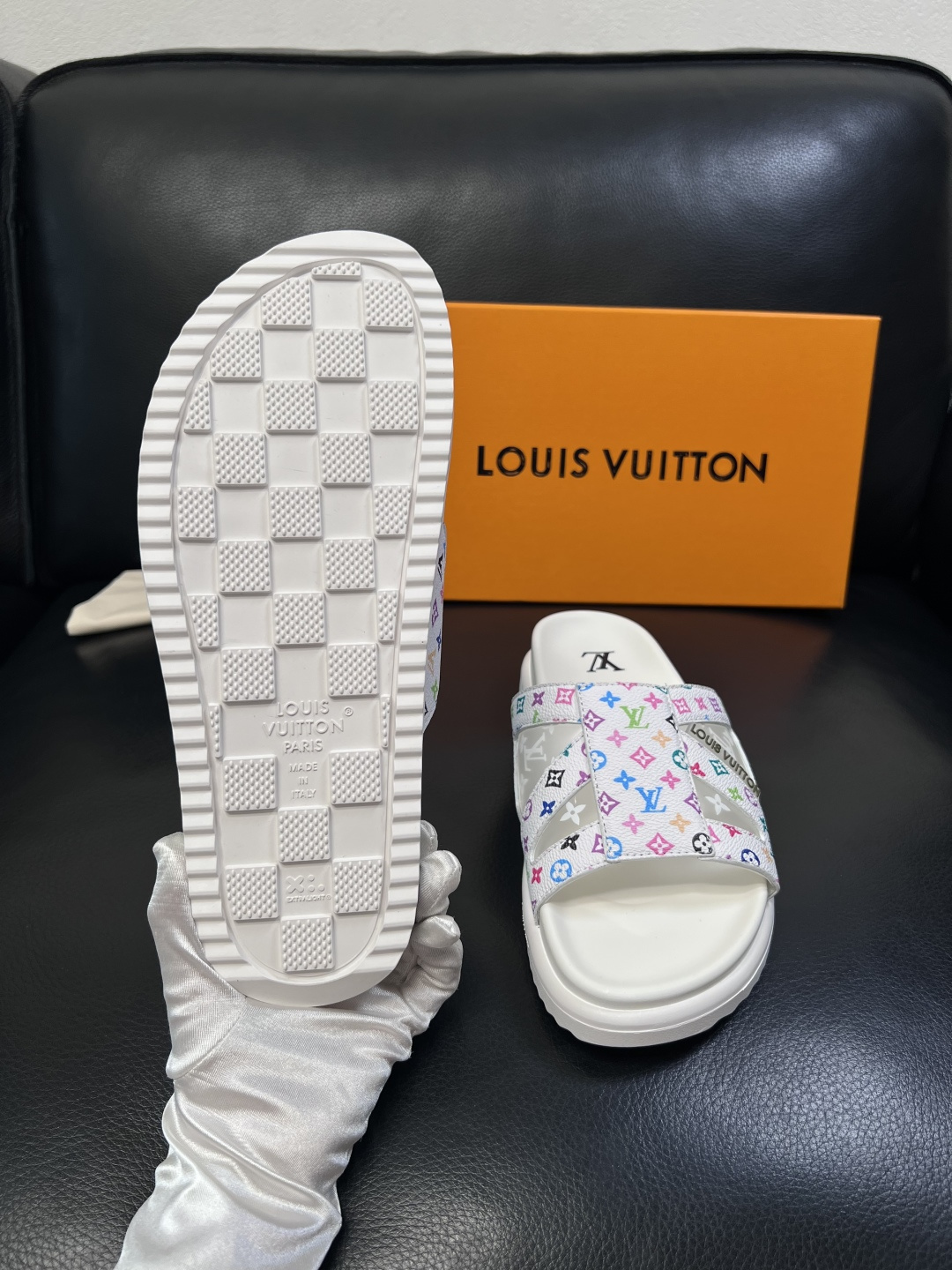 Lv  高品质  顶级工艺品  路易威登，拖鞋  专柜同步原厂配置，鞋面意大利进口，高品质拼接缤纷色彩复