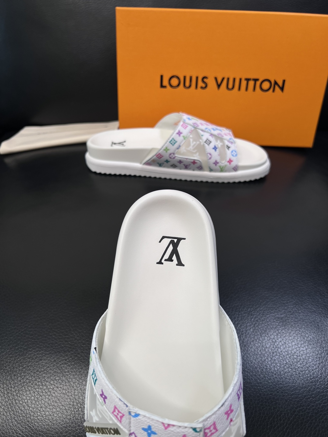 Lv  高品质  顶级工艺品  路易威登，拖鞋  专柜同步原厂配置，鞋面意大利进口，高品质拼接缤纷色彩复