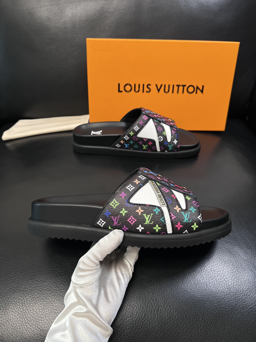 Lv  高品质  顶级工艺品  路易威登，拖鞋  专柜同步原厂配置，鞋面意大利进口，高品质拼接缤纷色彩复