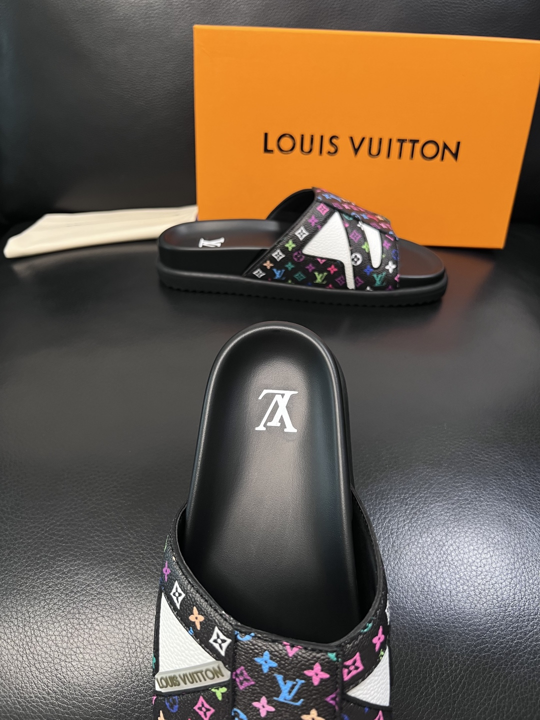 Lv  高品质  顶级工艺品  路易威登，拖鞋  专柜同步原厂配置，鞋面意大利进口，高品质拼接缤纷色彩复