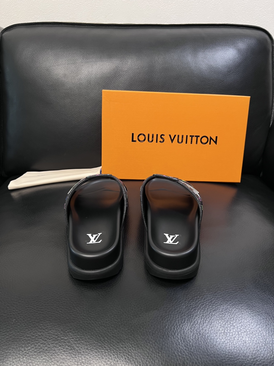 Lv  高品质  顶级工艺品  路易威登，拖鞋  专柜同步原厂配置，鞋面意大利进口，高品质拼接缤纷色彩复