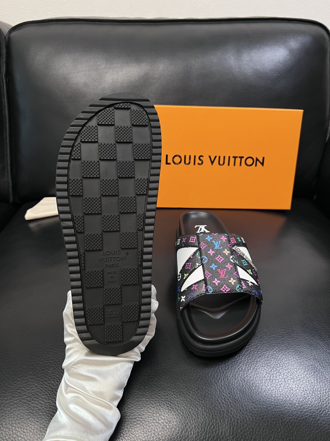 Lv  高品质  顶级工艺品  路易威登，拖鞋  专柜同步原厂配置，鞋面意大利进口，高品质拼接缤纷色彩复