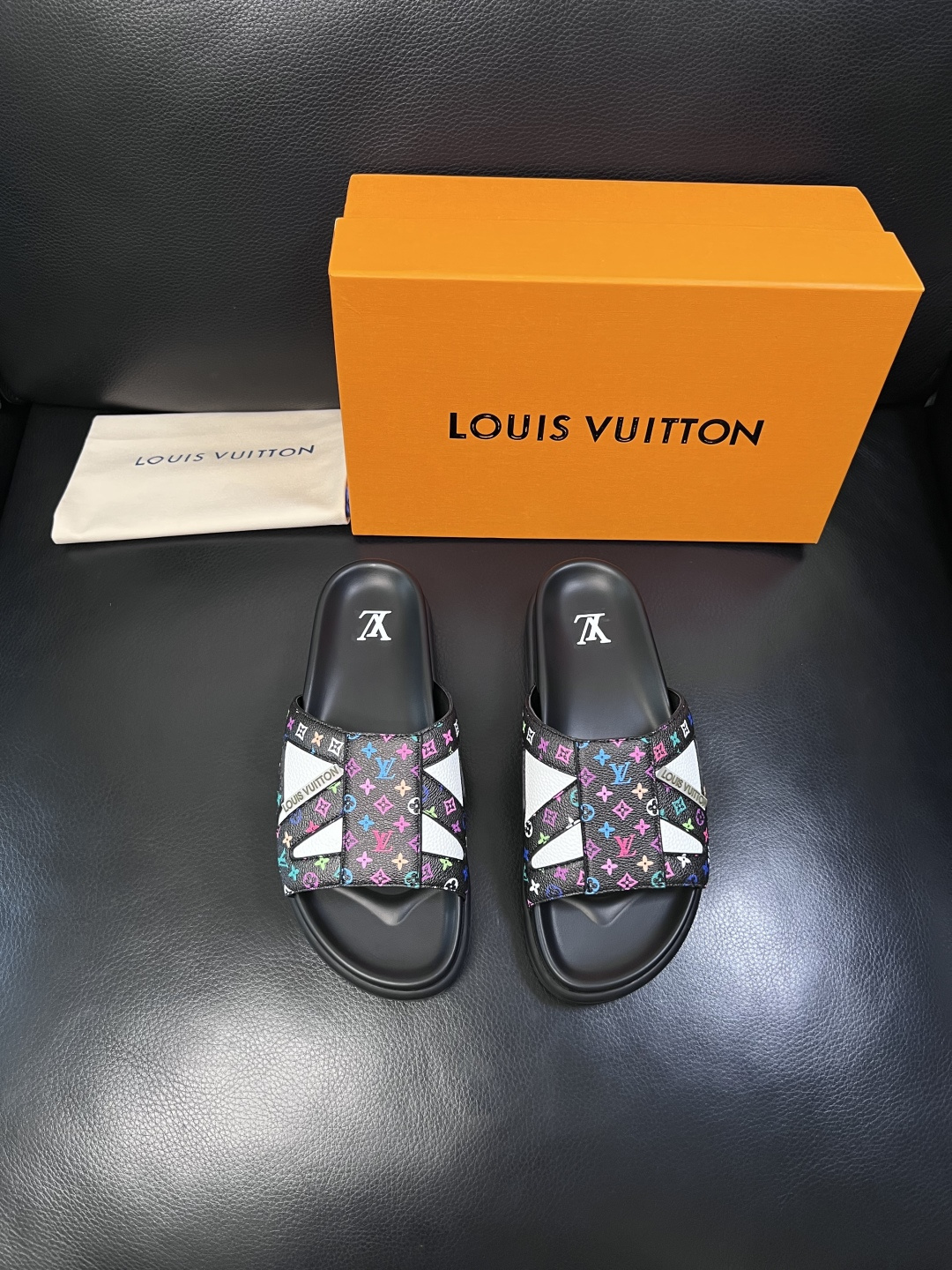 Lv  高品质  顶级工艺品  路易威登，拖鞋  专柜同步原厂配置，鞋面意大利进口，高品质拼接缤纷色彩复