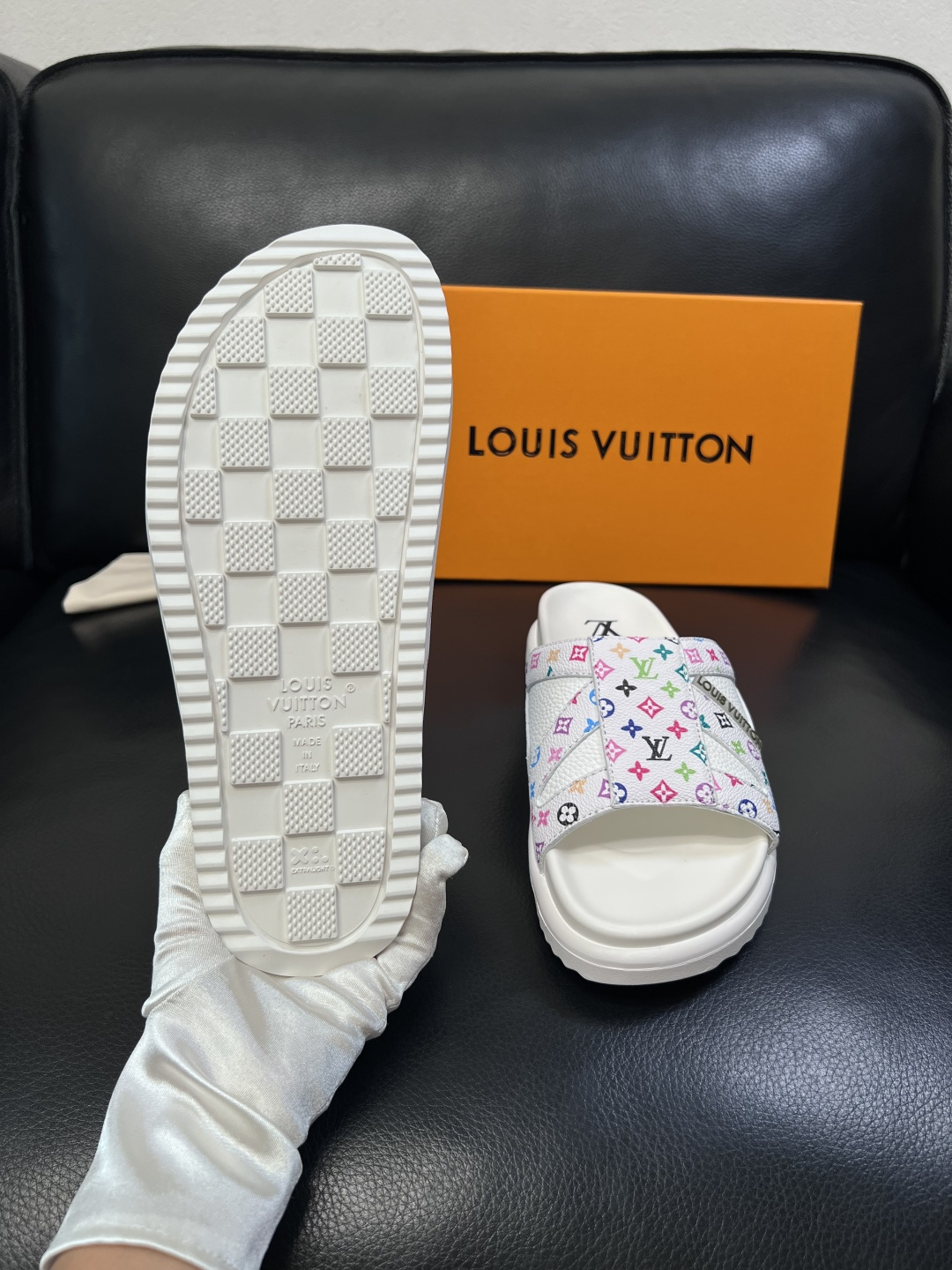 Lv  高品质  顶级工艺品  路易威登，拖鞋  专柜同步原厂配置，鞋面意大利进口，高品质拼接缤纷色彩复