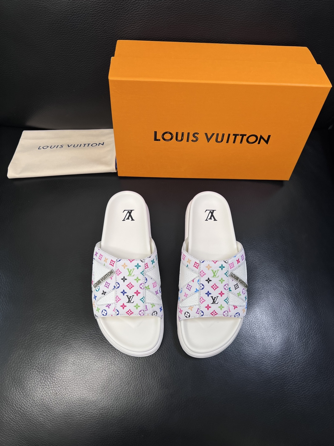 Lv  高品质  顶级工艺品  路易威登，拖鞋  专柜同步原厂配置，鞋面意大利进口，高品质拼接缤纷色彩复