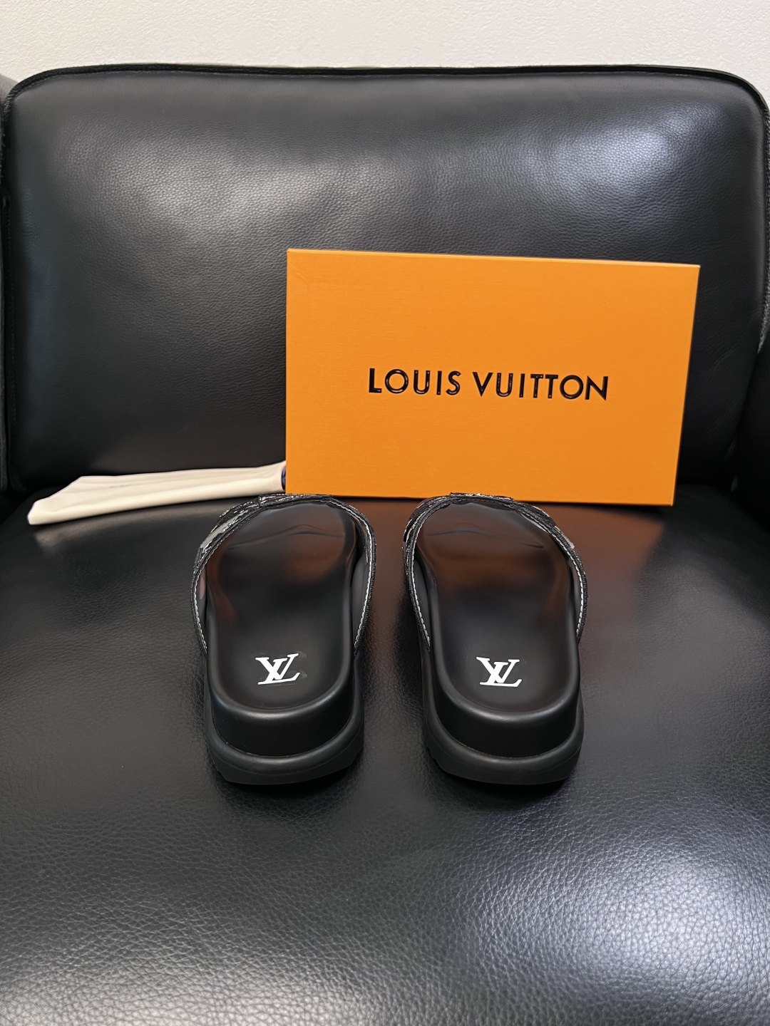 Lv  高品质  顶级工艺品  路易威登，拖鞋  专柜同步原厂配置，鞋面意大利进口，高品质拼接缤纷色彩复