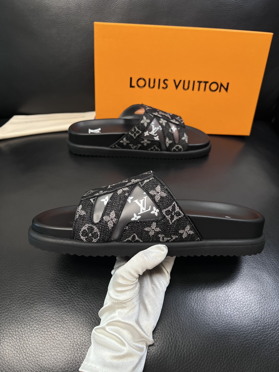 Lv  高品质  顶级工艺品  路易威登，拖鞋  专柜同步原厂配置，鞋面意大利进口，高品质拼接缤纷色彩复