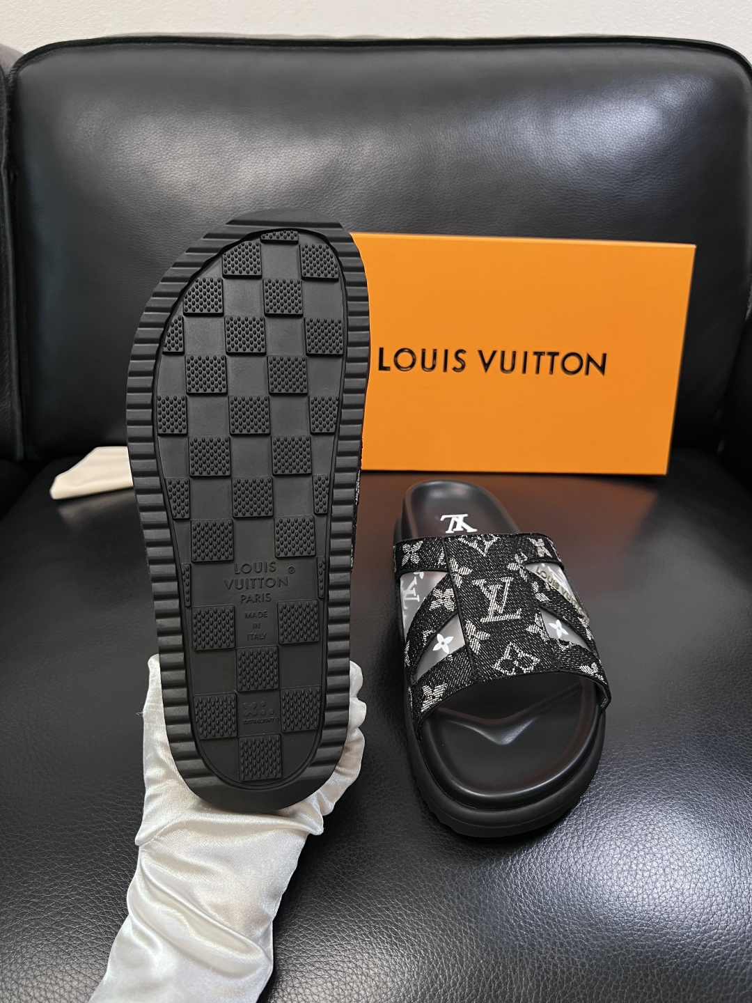 Lv  高品质  顶级工艺品  路易威登，拖鞋  专柜同步原厂配置，鞋面意大利进口，高品质拼接缤纷色彩复