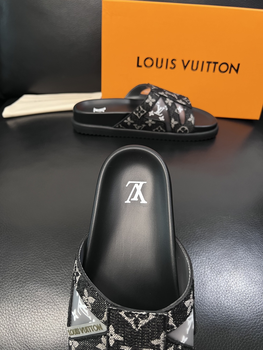 Lv  高品质  顶级工艺品  路易威登，拖鞋  专柜同步原厂配置，鞋面意大利进口，高品质拼接缤纷色彩复