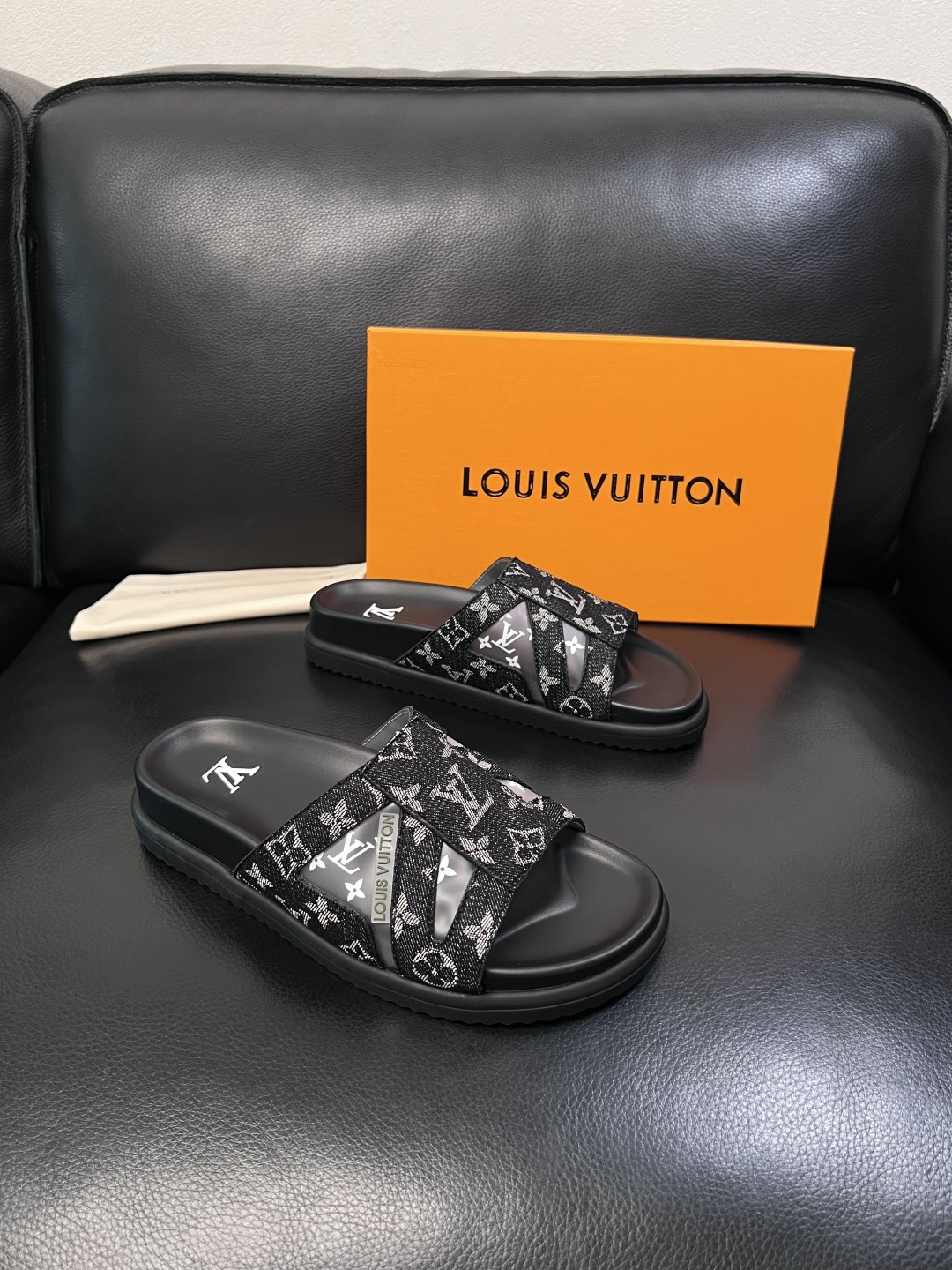 Lv  高品质  顶级工艺品  路易威登，拖鞋  专柜同步原厂配置，鞋面意大利进口，高品质拼接缤纷色彩复