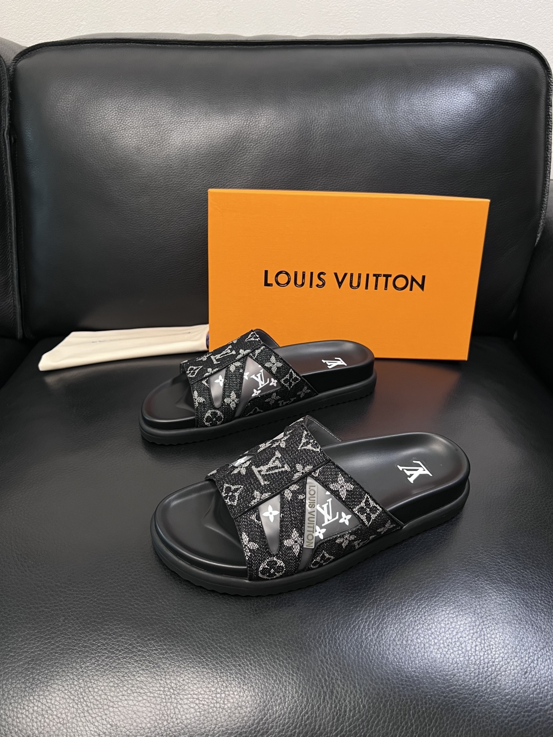 Lv  高品质  顶级工艺品  路易威登，拖鞋  专柜同步原厂配置，鞋面意大利进口，高品质拼接缤纷色彩复