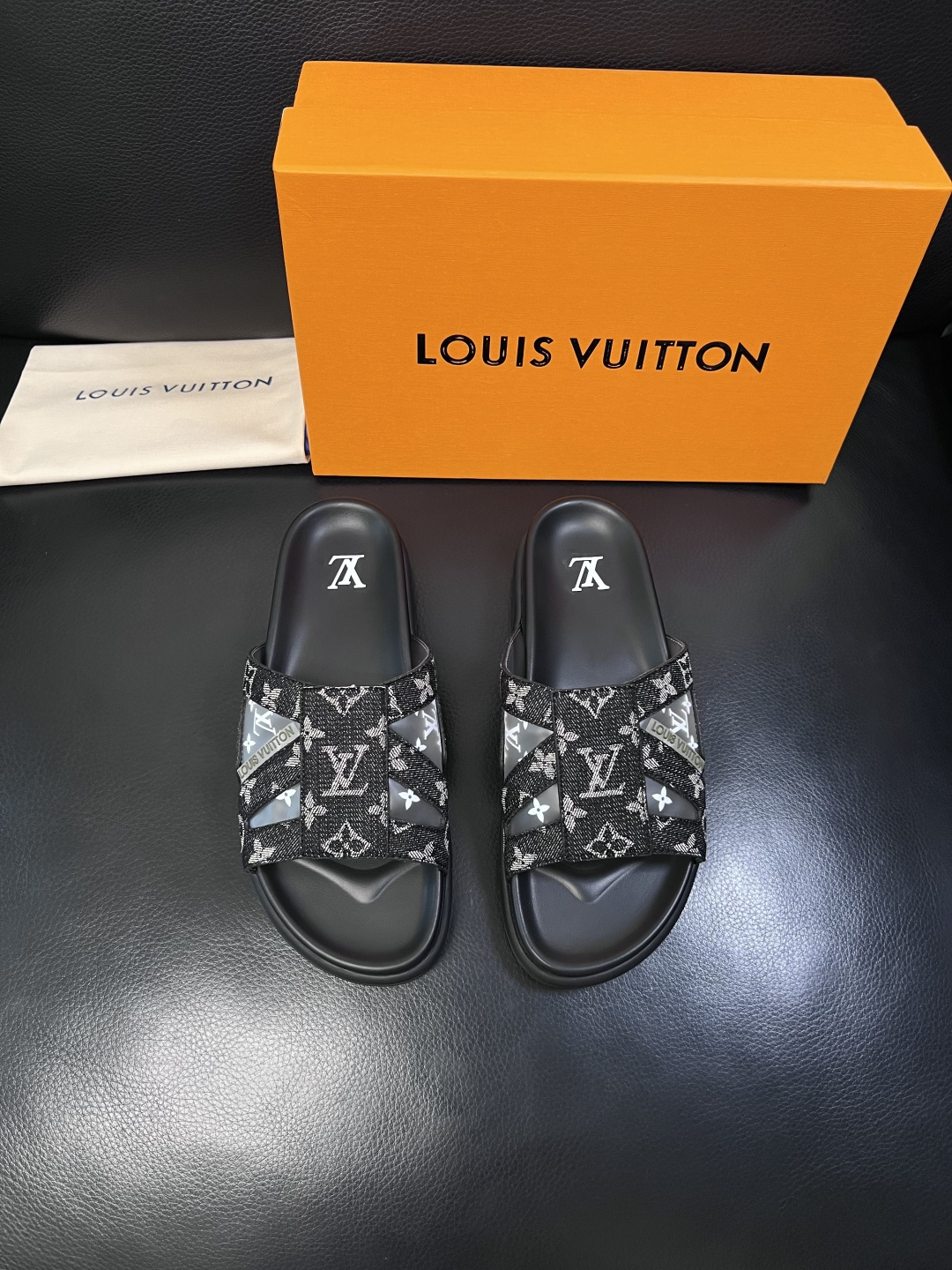 Lv  高品质  顶级工艺品  路易威登，拖鞋  专柜同步原厂配置，鞋面意大利进口，高品质拼接缤纷色彩复