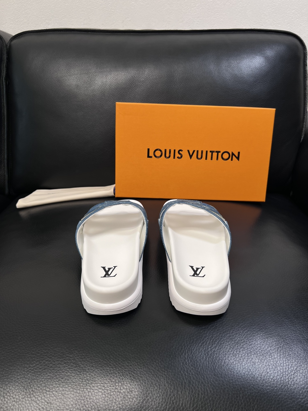 Lv  高品质  顶级工艺品  路易威登，拖鞋  专柜同步原厂配置，鞋面意大利进口，高品质拼接缤纷色彩复