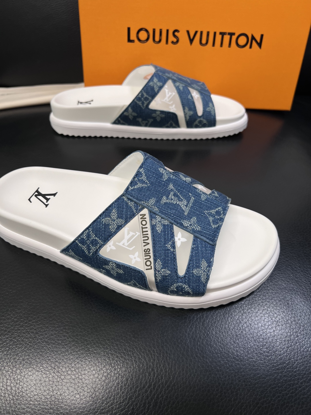 Lv  高品质  顶级工艺品  路易威登，拖鞋  专柜同步原厂配置，鞋面意大利进口，高品质拼接缤纷色彩复