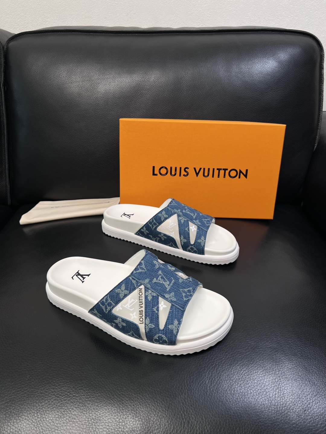 Lv  高品质  顶级工艺品  路易威登，拖鞋  专柜同步原厂配置，鞋面意大利进口，高品质拼接缤纷色彩复