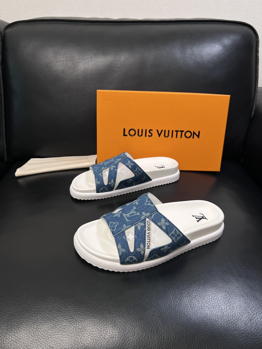 Lv  高品质  顶级工艺品  路易威登，拖鞋  专柜同步原厂配置，鞋面意大利进口，高品质拼接缤纷色彩复
