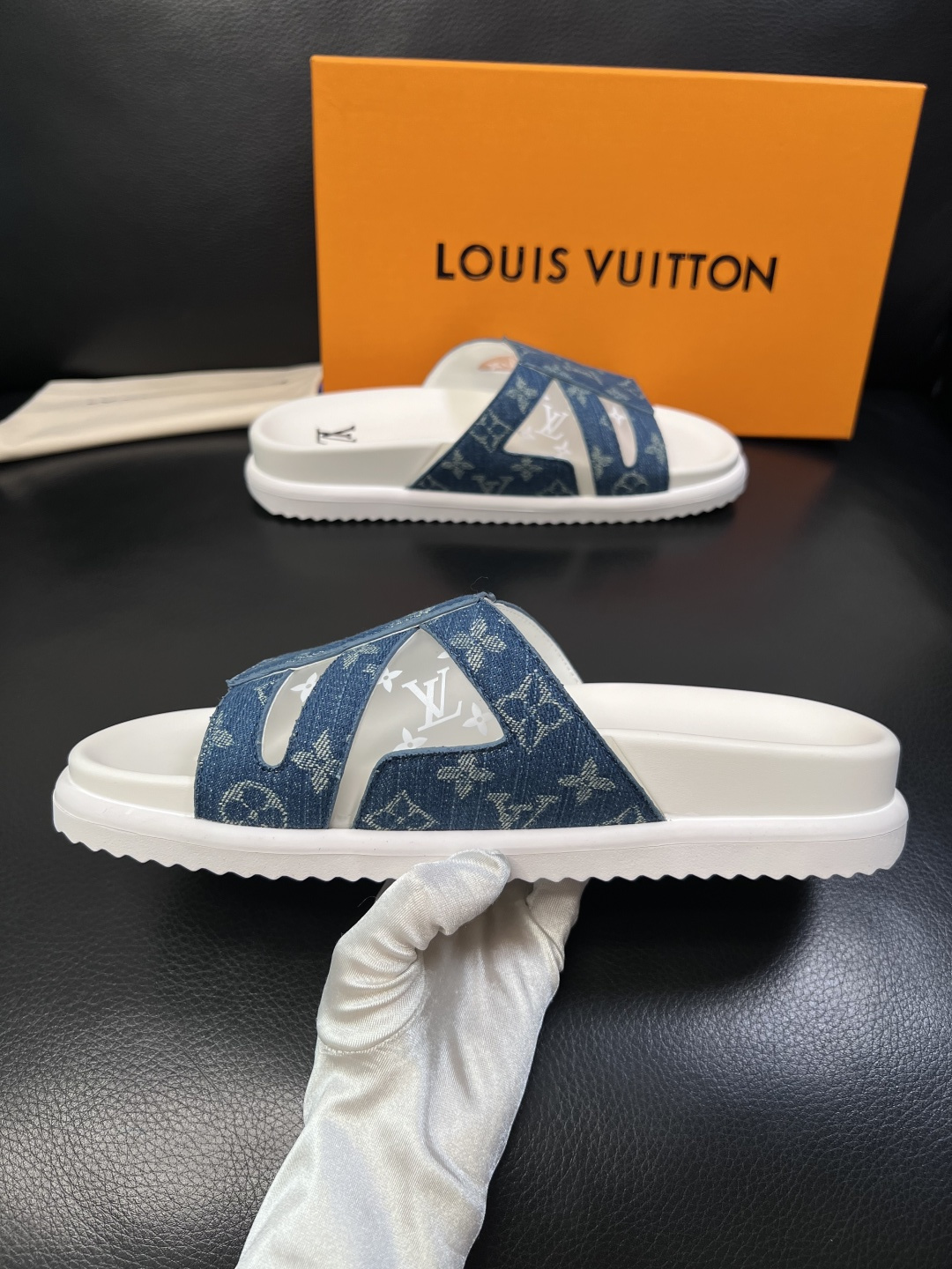 Lv  高品质  顶级工艺品  路易威登，拖鞋  专柜同步原厂配置，鞋面意大利进口，高品质拼接缤纷色彩复