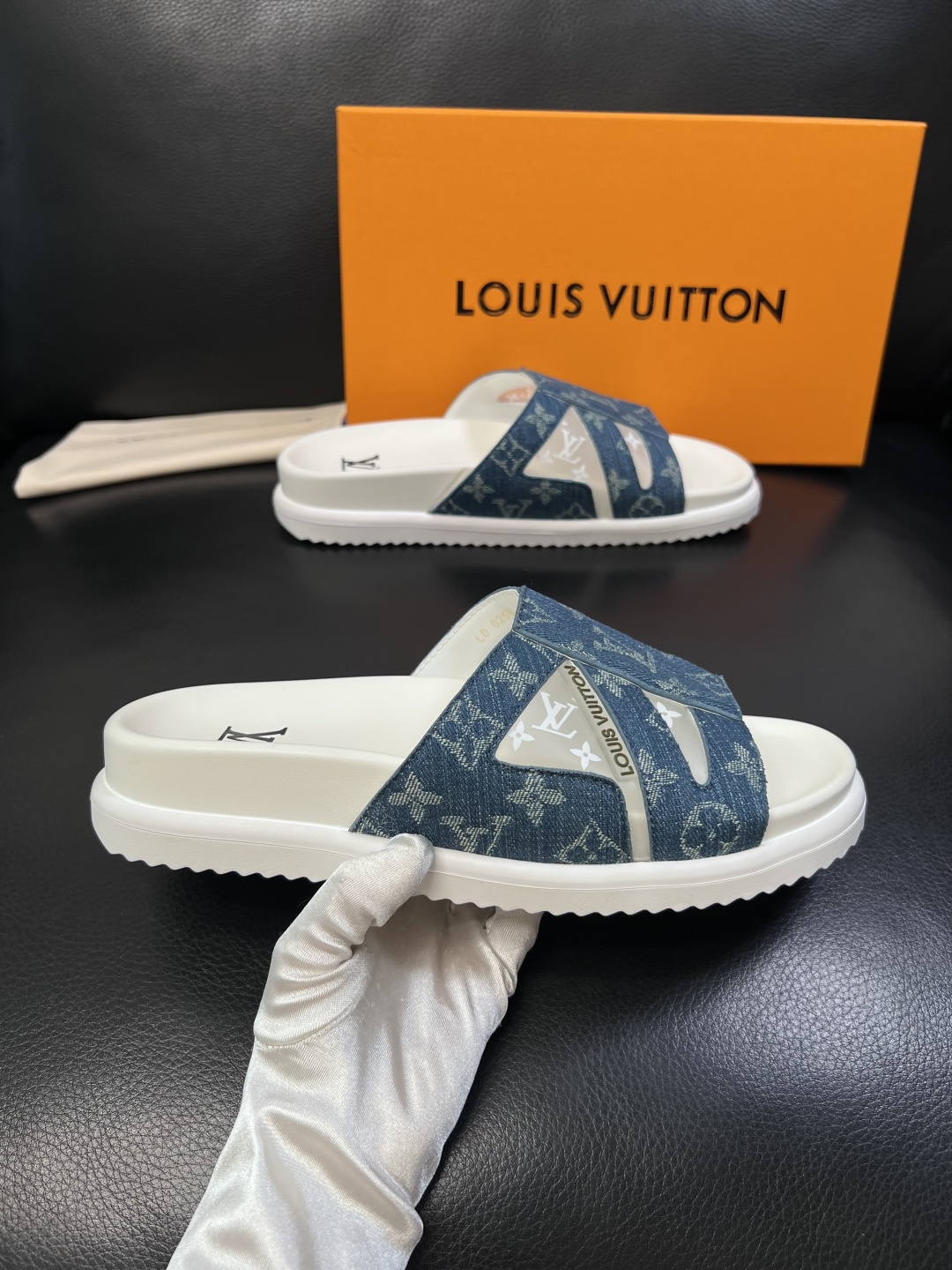 Lv  高品质  顶级工艺品  路易威登，拖鞋  专柜同步原厂配置，鞋面意大利进口，高品质拼接缤纷色彩复