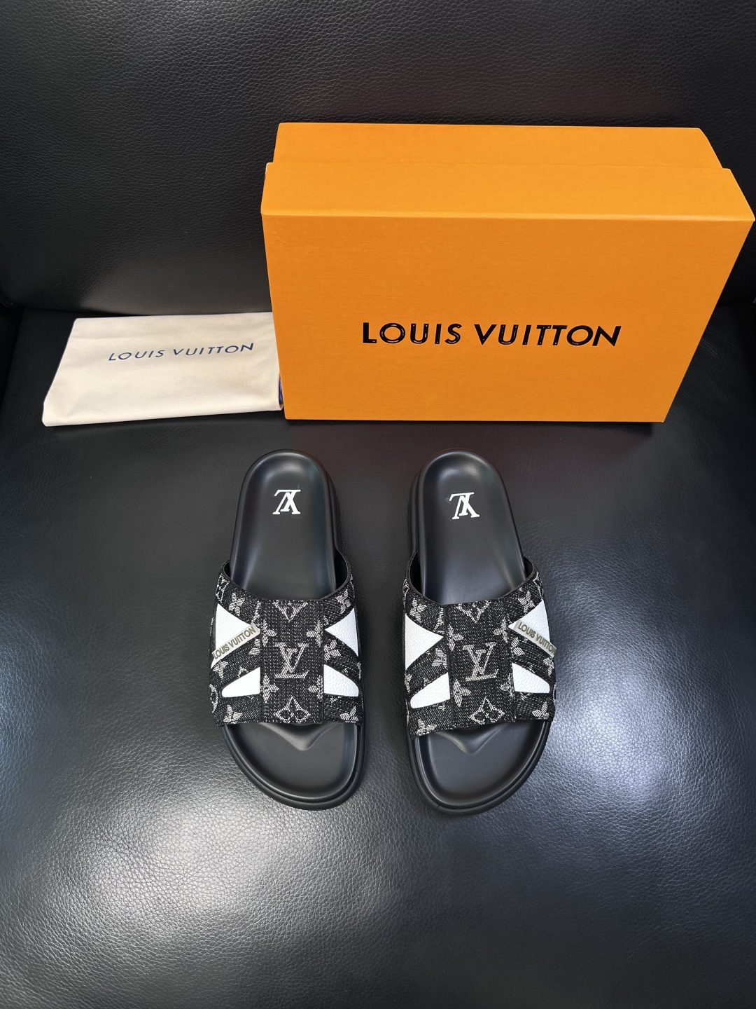 Lv  高品质  顶级工艺品  路易威登，拖鞋  专柜同步原厂配置，鞋面意大利进口，高品质拼接缤纷色彩复